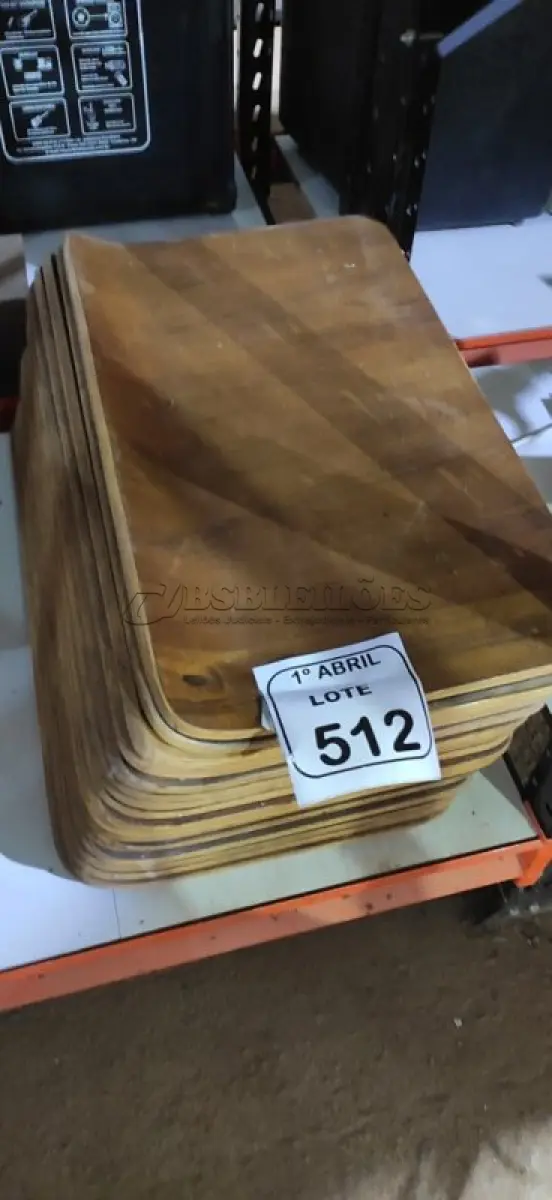 LOTE 512 - 20 PLACAS DE MADEIRA. (NO ESTADO) ATENÇÃO! FAZER A VISITAÇÃO ANTES DE ARREMATAR, NÃO SABEMOS SE FUNCIONA, LEILÃO NÃO TEM GARANTIA E NEM DEVOLUÇÃO, SUJEITO A POSSÍVEIS AVARIAS VISÍVEIS/OCULTAS E/OU AUSÊNCIA DE COMPONENTES.