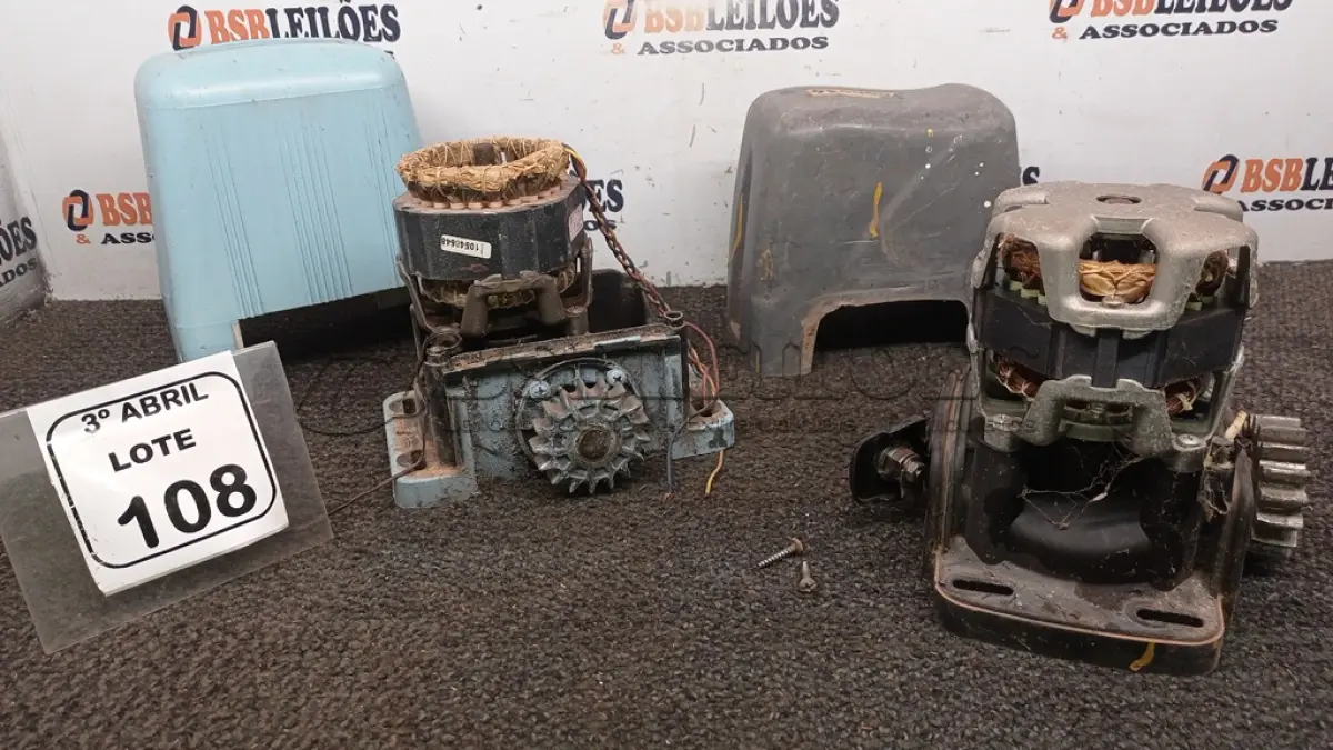 LOTE 108 - 02 MOTORES DE PORTÃO. (NO ESTADO) ATENÇÃO! FAZER A VISITAÇÃO ANTES DE ARREMATAR, NÃO SABEMOS SE FUNCIONA, LEILÃO NÃO TEM GARANTIA E NEM DEVOLUÇÃO, SUJEITO A POSSÍVEIS AVARIAS VISÍVEIS/OCULTAS E/OU AUSÊNCIA DE COMPONENTES.
