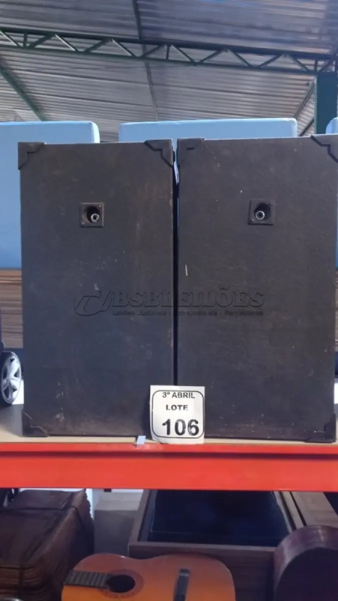 LOTE 106 - 02 CAIXAS DE SOM ALTO FALANTES. (NO ESTADO) ATENÇÃO! FAZER A VISITAÇÃO ANTES DE ARREMATAR, NÃO SABEMOS SE FUNCIONA, LEILÃO NÃO TEM GARANTIA E NEM DEVOLUÇÃO, SUJEITO A POSSÍVEIS AVARIAS VISÍVEIS/OCULTAS E/OU AUSÊNCIA DE COMPONENTES.