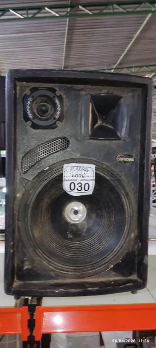 LOTE 030 - 01 CAIXA DE SOM ALTO FALANTE MARCA SOFTWSOUND. (NO ESTADO) ATENÇÃO! FAZER A VISITAÇÃO ANTES DE ARREMATAR, NÃO SABEMOS SE FUNCIONA, LEILÃO NÃO TEM GARANTIA E NEM DEVOLUÇÃO, SUJEITO A POSSÍVEIS AVARIAS VISÍVEIS/OCULTAS E/OU AUSÊNCIA DE COMPONENTES.