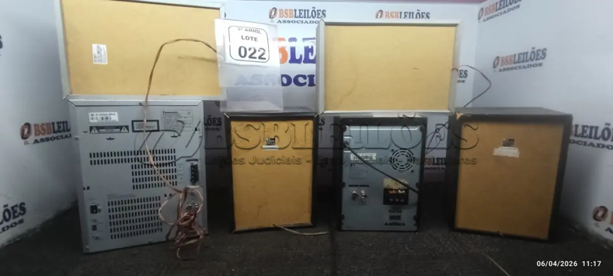 LOTE 022 - 02 MINIS SYSTEN COM 02 CAIXAS CADA MARCAS LG E PANASONIC. (NO ESTADO) ATENÇÃO! FAZER A VISITAÇÃO ANTES DE ARREMATAR, NÃO SABEMOS SE FUNCIONA, LEILÃO NÃO TEM GARANTIA E NEM DEVOLUÇÃO, SUJEITO A POSSÍVEIS AVARIAS VISÍVEIS/OCULTAS E/OU AUSÊNCIA DE COMPONENTES.