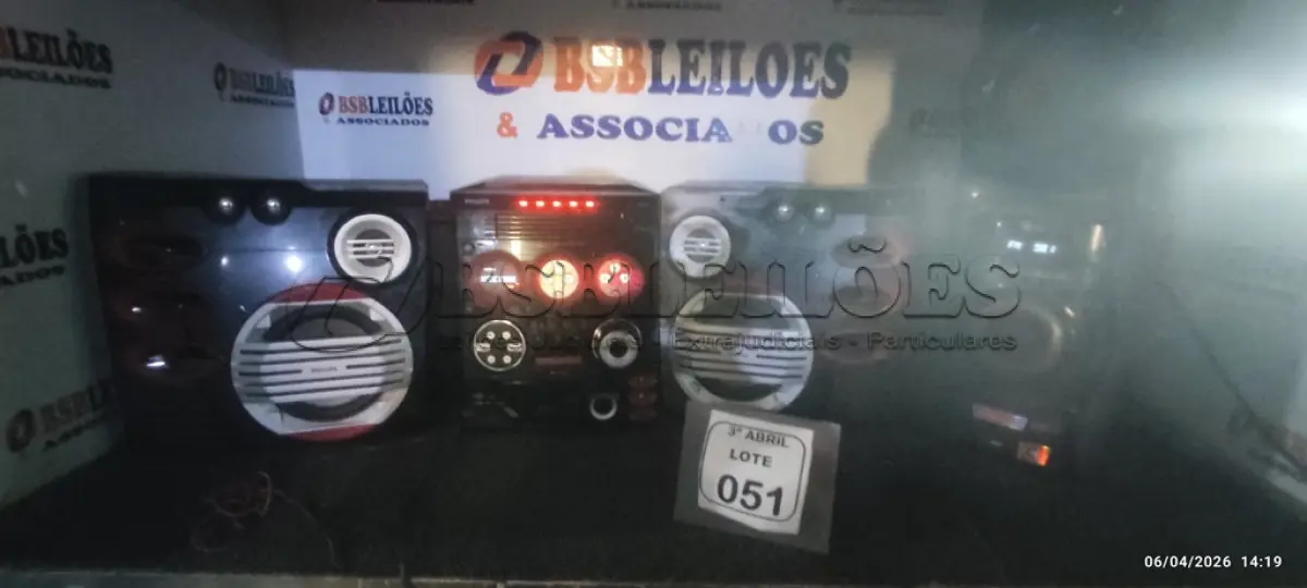 LOTE 051 - 02 MINIS SYSTEMS COM 03 CAIXA DE SOM MARCAS LG E PHILIPS. (NO ESTADO) ATENÇÃO! FAZER A VISITAÇÃO ANTES DE ARREMATAR, NÃO SABEMOS SE FUNCIONA, LEILÃO NÃO TEM GARANTIA E NEM DEVOLUÇÃO, SUJEITO A POSSÍVEIS AVARIAS VISÍVEIS/OCULTAS E/OU AUSÊNCIA DE COMPONENTES.