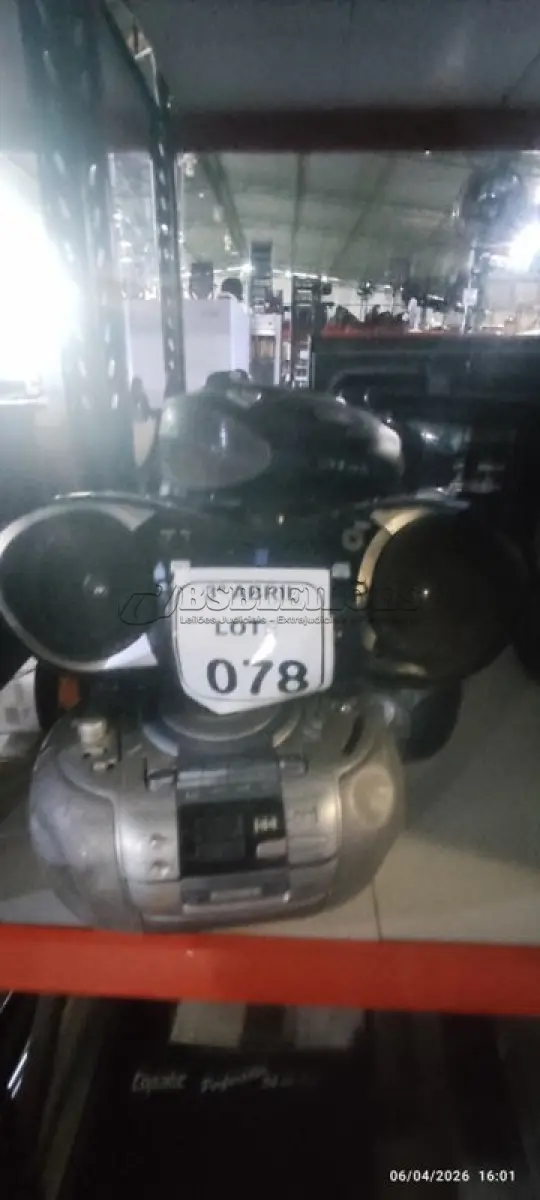 LOTE 078 - 08 APARELHOS DE SOM PORTÁTEIS DE MARCAS E MODELOS DIVERSOS. (NO ESTADO) ATENÇÃO! FAZER A VISITAÇÃO ANTES DE ARREMATAR, NÃO SABEMOS SE FUNCIONA, LEILÃO NÃO TEM GARANTIA E NEM DEVOLUÇÃO, SUJEITO A POSSÍVEIS AVARIAS VISÍVEIS/OCULTAS E/OU AUSÊNCIA DE COMPONENTES.