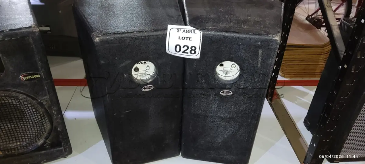 LOTE 028 - 02 CAIXAS DE SOM ALTO FALANTES MARCA WGK. (NO ESTADO) ATENÇÃO! FAZER A VISITAÇÃO ANTES DE ARREMATAR, NÃO SABEMOS SE FUNCIONA, LEILÃO NÃO TEM GARANTIA E NEM DEVOLUÇÃO, SUJEITO A POSSÍVEIS AVARIAS VISÍVEIS/OCULTAS E/OU AUSÊNCIA DE COMPONENTES.