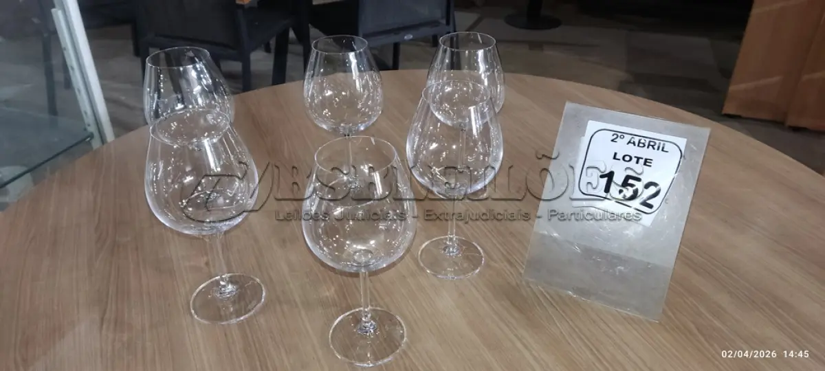 LOTE 152 - 06 TAÇAS DE CRISTAL PARA VINHOS. (NO ESTADO) ATENÇÃO! FAZER A VISITAÇÃO ANTES DE ARREMATAR, NÃO SABEMOS SE FUNCIONA, LEILÃO NÃO TEM GARANTIA E NEM DEVOLUÇÃO, SUJEITO A POSSÍVEIS AVARIAS VISÍVEIS/OCULTAS E/OU AUSÊNCIA DE COMPONENTES.