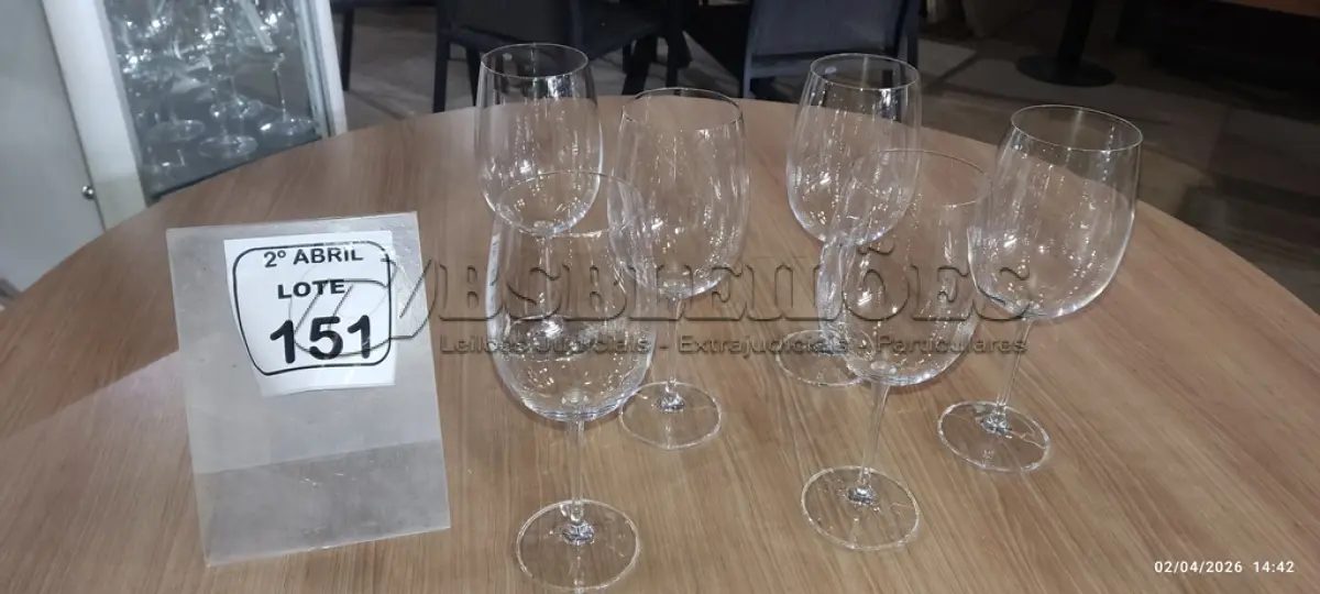 LOTE 151 - 06 TAÇAS DE CRISTAL PARA VINHOS. (NO ESTADO) ATENÇÃO! FAZER A VISITAÇÃO ANTES DE ARREMATAR, NÃO SABEMOS SE FUNCIONA, LEILÃO NÃO TEM GARANTIA E NEM DEVOLUÇÃO, SUJEITO A POSSÍVEIS AVARIAS VISÍVEIS/OCULTAS E/OU AUSÊNCIA DE COMPONENTES.