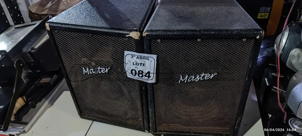 LOTE 084 -  02 CAIXAS DE SOM ALTO FALANTES MARCA MASTER. (NO ESTADO) ATENÇÃO! FAZER A VISITAÇÃO ANTES DE ARREMATAR, NÃO SABEMOS SE FUNCIONA, LEILÃO NÃO TEM GARANTIA E NEM DEVOLUÇÃO, SUJEITO A POSSÍVEIS AVARIAS VISÍVEIS/OCULTAS E/OU AUSÊNCIA DE COMPONENTES.