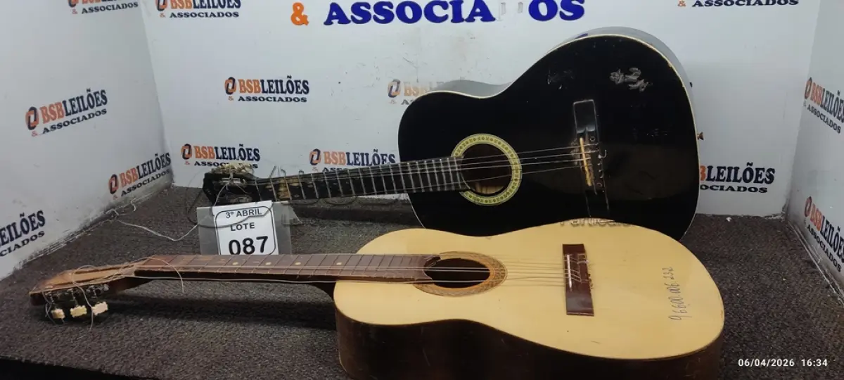 LOTE 087 - 02 VIOLÕES. (NO ESTADO) ATENÇÃO! FAZER A VISITAÇÃO ANTES DE ARREMATAR, NÃO SABEMOS SE FUNCIONA, LEILÃO NÃO TEM GARANTIA E NEM DEVOLUÇÃO, SUJEITO A POSSÍVEIS AVARIAS VISÍVEIS/OCULTAS E/OU AUSÊNCIA DE COMPONENTES.
