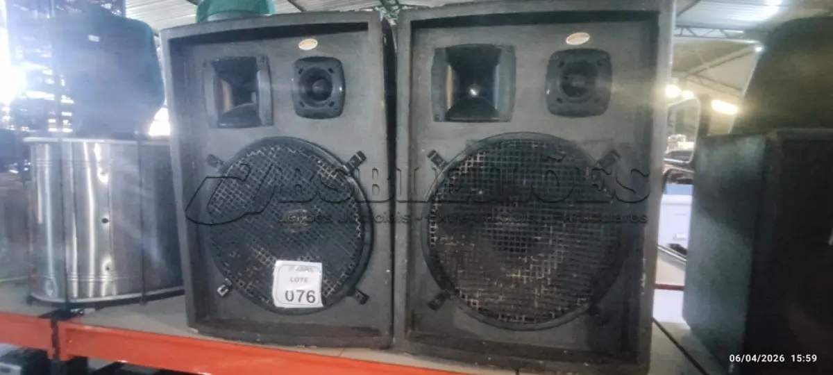 LOTE 076 - 02 CAIXAS DE SOM ALTO FALANTE. (NO ESTADO) ATENÇÃO! FAZER A VISITAÇÃO ANTES DE ARREMATAR, NÃO SABEMOS SE FUNCIONA, LEILÃO NÃO TEM GARANTIA E NEM DEVOLUÇÃO, SUJEITO A POSSÍVEIS AVARIAS VISÍVEIS/OCULTAS E/OU AUSÊNCIA DE COMPONENTES.