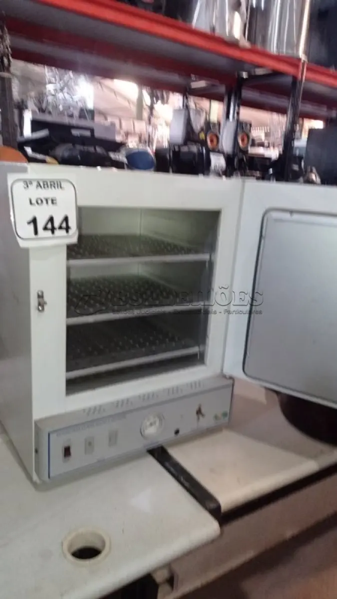 LOTE 144 - 01 ESTUFA DE ESTERILIZAÇÃO E SECAGEM. (NO ESTADO) ATENÇÃO! FAZER A VISITAÇÃO ANTES DE ARREMATAR, NÃO SABEMOS SE FUNCIONA, LEILÃO NÃO TEM GARANTIA E NEM DEVOLUÇÃO, SUJEITO A POSSÍVEIS AVARIAS VISÍVEIS/OCULTAS E/OU AUSÊNCIA DE COMPONENTES.