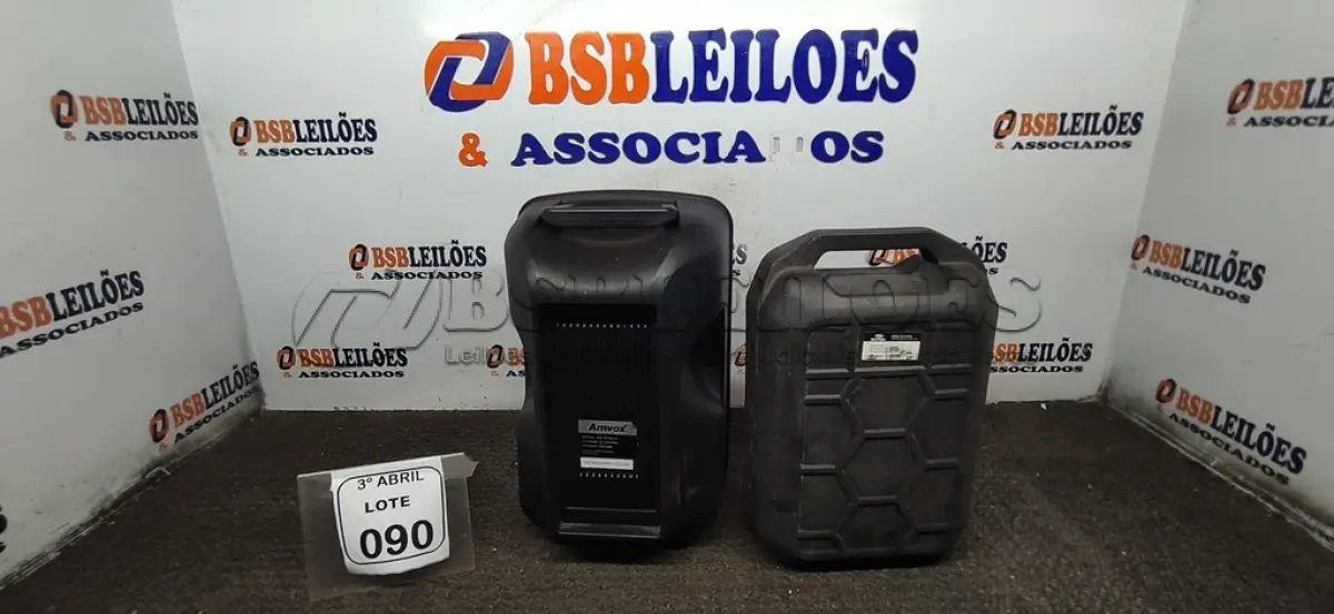 LOTE 090 - 02 CAIXAS DE SOM PORTÁTEIS MARCAS SUMAY E AMVOX. (NO ESTADO) ATENÇÃO! FAZER A VISITAÇÃO ANTES DE ARREMATAR, NÃO SABEMOS SE FUNCIONA, LEILÃO NÃO TEM GARANTIA E NEM DEVOLUÇÃO, SUJEITO A POSSÍVEIS AVARIAS VISÍVEIS/OCULTAS E/OU AUSÊNCIA DE COMPONENTES.