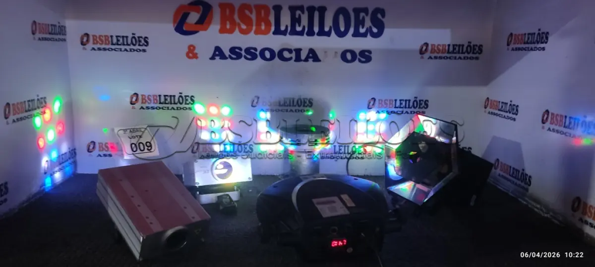 LOTE 009 - 01 APARELHO DE LUZ DE LED MODELO LED-410 MARCA JUBILED, 02 CANHÕES DE LUZ DE LED COM AVARIAS, SIRENE ELETRÔNICA EQUIPAMENTO DE ILUMINAÇÃO ESTILO DISCOTECA. (NO ESTADO) ATENÇÃO! FAZER A VISITAÇÃO ANTES DE ARREMATAR, NÃO SABEMOS SE FUNCIONA, LEILÃO NÃO TEM GARANTIA E NEM DEVOLUÇÃO, SUJEITO A POSSÍVEIS AVARIAS VISÍVEIS/OCULTAS E/OU AUSÊNCIA DE COMPONENTES.