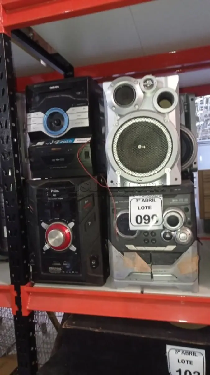 LOTE 099 - 03 MINIS SYSTEM E 03 CAIXAS DE SOM MARCAS E MODELOS DIVERSOS. (NO ESTADO) ATENÇÃO! FAZER A VISITAÇÃO ANTES DE ARREMATAR, NÃO SABEMOS SE FUNCIONA, LEILÃO NÃO TEM GARANTIA E NEM DEVOLUÇÃO, SUJEITO A POSSÍVEIS AVARIAS VISÍVEIS/OCULTAS E/OU AUSÊNCIA DE COMPONENTES.