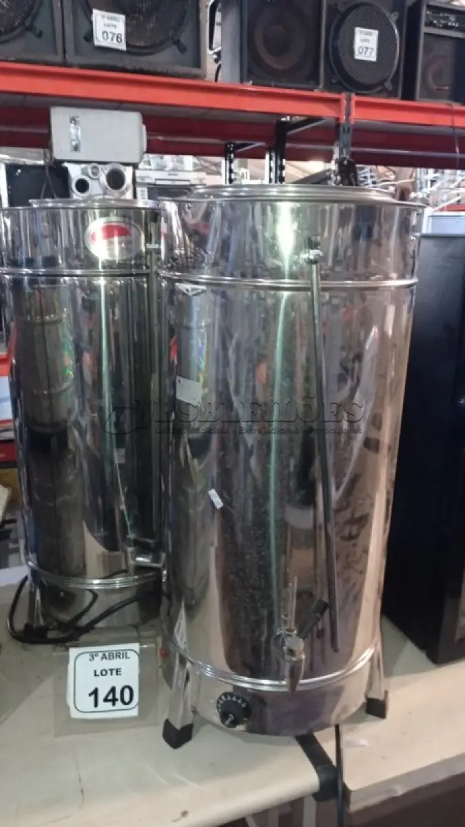 LOTE 140 - 02 CAFETEIRAS INDUSTRIAL EM INOX. (NO ESTADO) ATENÇÃO! FAZER A VISITAÇÃO ANTES DE ARREMATAR, NÃO SABEMOS SE FUNCIONA, LEILÃO NÃO TEM GARANTIA E NEM DEVOLUÇÃO, SUJEITO A POSSÍVEIS AVARIAS VISÍVEIS/OCULTAS E/OU AUSÊNCIA DE COMPONENTES.