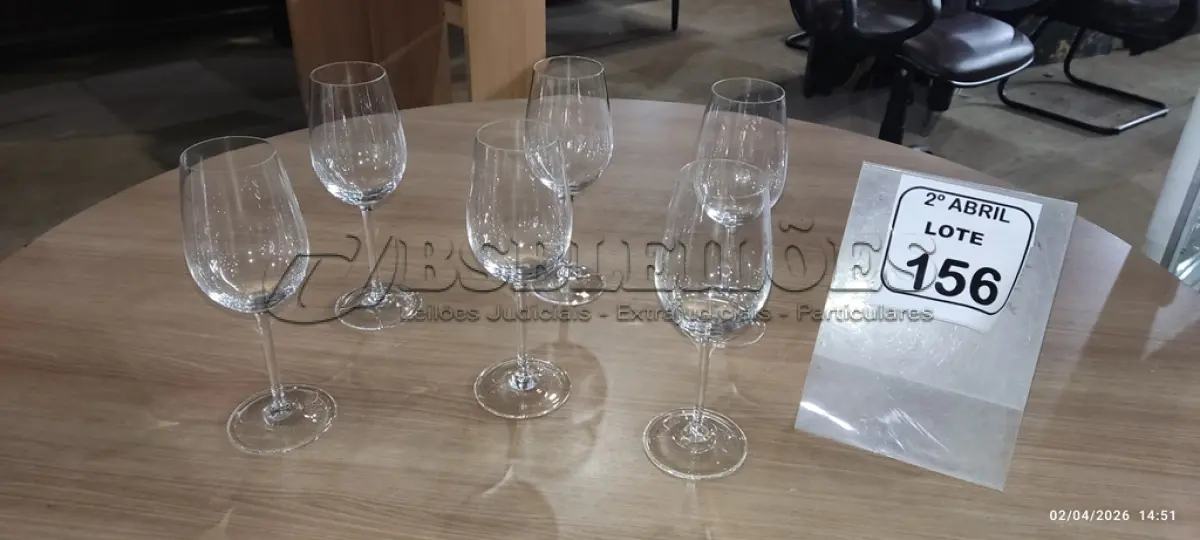 LOTE 156 - 06 TAÇAS DE CRISTAL PARA ÁGUA. (NO ESTADO) ATENÇÃO! FAZER A VISITAÇÃO ANTES DE ARREMATAR, NÃO SABEMOS SE FUNCIONA, LEILÃO NÃO TEM GARANTIA E NEM DEVOLUÇÃO, SUJEITO A POSSÍVEIS AVARIAS VISÍVEIS/OCULTAS E/OU AUSÊNCIA DE COMPONENTES.