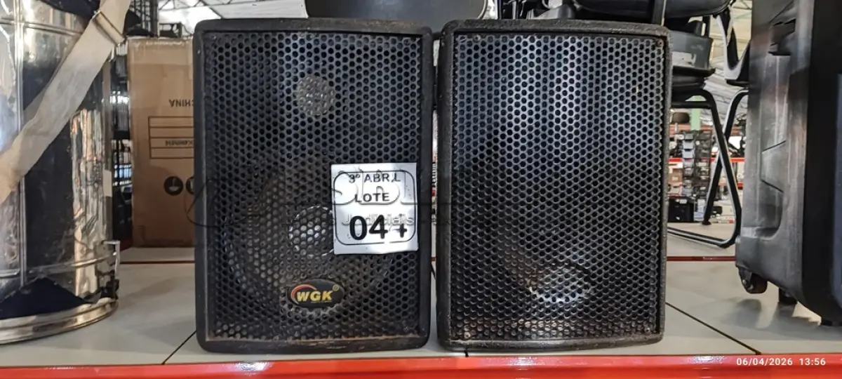 LOTE 044 - 02 CAIXAS DE SOM MÉDIA FALANTES MARCA WGK. (NO ESTADO) ATENÇÃO! FAZER A VISITAÇÃO ANTES DE ARREMATAR, NÃO SABEMOS SE FUNCIONA, LEILÃO NÃO TEM GARANTIA E NEM DEVOLUÇÃO, SUJEITO A POSSÍVEIS AVARIAS VISÍVEIS/OCULTAS E/OU AUSÊNCIA DE COMPONENTES.