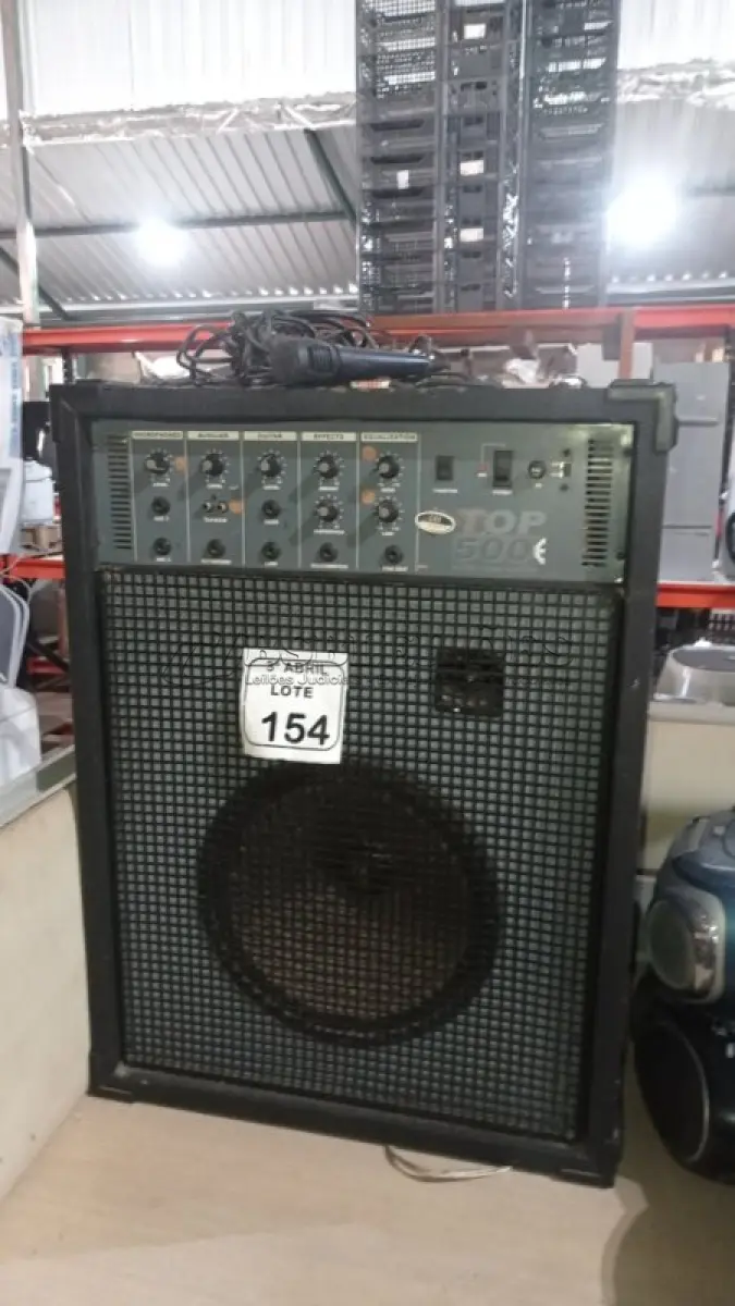 LOTE 154 - 01 CAIXA DE SOM AMPLIADORA MODELO TOP 500 MARCA STANER. (NO ESTADO) ATENÇÃO! FAZER A VISITAÇÃO ANTES DE ARREMATAR, NÃO SABEMOS SE FUNCIONA, LEILÃO NÃO TEM GARANTIA E NEM DEVOLUÇÃO, SUJEITO A POSSÍVEIS AVARIAS VISÍVEIS/OCULTAS E/OU AUSÊNCIA DE COMPONENTES.
