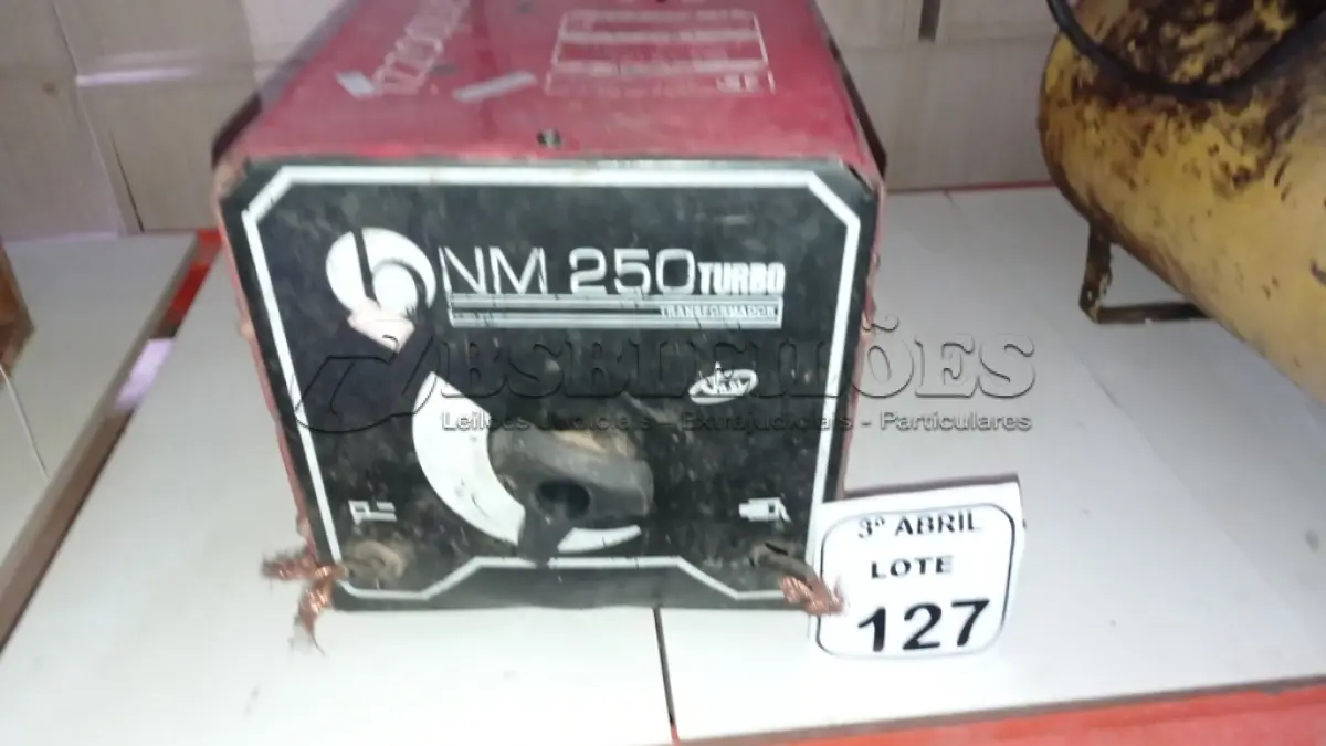 LOTE 127 - 01 MÁQUINA DE SOLDA MODELO NM250 MARCA BAMBOZZI. (NO ESTADO) ATENÇÃO! FAZER A VISITAÇÃO ANTES DE ARREMATAR, NÃO SABEMOS SE FUNCIONA, LEILÃO NÃO TEM GARANTIA E NEM DEVOLUÇÃO, SUJEITO A POSSÍVEIS AVARIAS VISÍVEIS/OCULTAS E/OU AUSÊNCIA DE COMPONENTES.