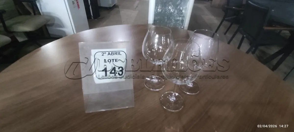 LOTE 143 - 03 TAÇAS DE CRISTAL PARA VINHO. (NO ESTADO) ATENÇÃO! FAZER A VISITAÇÃO ANTES DE ARREMATAR, NÃO SABEMOS SE FUNCIONA, LEILÃO NÃO TEM GARANTIA E NEM DEVOLUÇÃO, SUJEITO A POSSÍVEIS AVARIAS VISÍVEIS/OCULTAS E/OU AUSÊNCIA DE COMPONENTES.