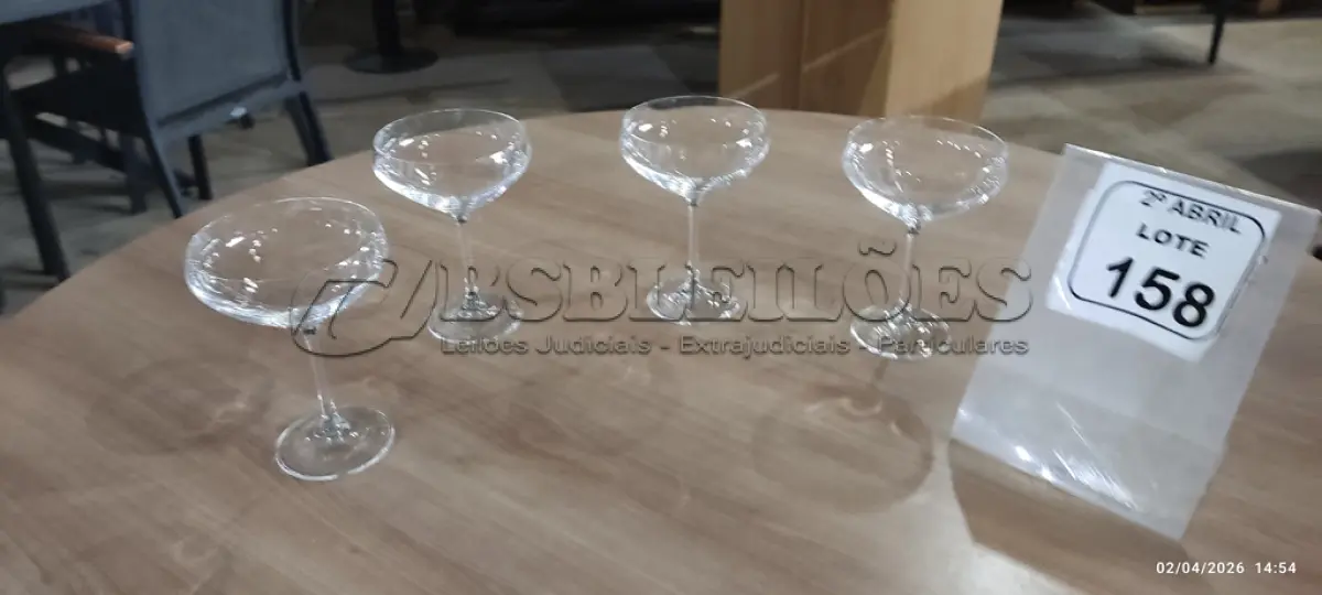 LOTE 158 - 04 TAÇAS DE CRISTAL MARIA ANTONIETA. (NO ESTADO) ATENÇÃO! FAZER A VISITAÇÃO ANTES DE ARREMATAR, NÃO SABEMOS SE FUNCIONA, LEILÃO NÃO TEM GARANTIA E NEM DEVOLUÇÃO, SUJEITO A POSSÍVEIS AVARIAS VISÍVEIS/OCULTAS E/OU AUSÊNCIA DE COMPONENTES.