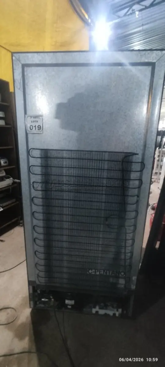 LOTE 019 - 01 GELADEIRA MODELO INVERSE DE 590 LITROS 220V MARCA BRASTEMP. (NO ESTADO) ATENÇÃO! FAZER A VISITAÇÃO ANTES DE ARREMATAR, NÃO SABEMOS SE FUNCIONA, LEILÃO NÃO TEM GARANTIA E NEM DEVOLUÇÃO, SUJEITO A POSSÍVEIS AVARIAS VISÍVEIS/OCULTAS E/OU AUSÊNCIA DE COMPONENTES.