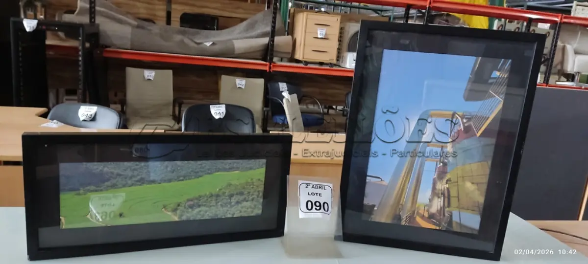 LOTE 090 - 02 QUADROS PEQUENOS DECORATIVOS. (NO ESTADO) ATENÇÃO! FAZER A VISITAÇÃO ANTES DE ARREMATAR, NÃO SABEMOS SE FUNCIONA, LEILÃO NÃO TEM GARANTIA E NEM DEVOLUÇÃO, SUJEITO A POSSÍVEIS AVARIAS VISÍVEIS/OCULTAS E/OU AUSÊNCIA DE COMPONENTES.