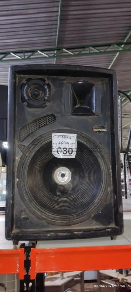 LOTE 030 - 01 CAIXA DE SOM ALTO FALANTE MARCA SOFTWSOUND. (NO ESTADO) ATENÇÃO! FAZER A VISITAÇÃO ANTES DE ARREMATAR, NÃO SABEMOS SE FUNCIONA, LEILÃO NÃO TEM GARANTIA E NEM DEVOLUÇÃO, SUJEITO A POSSÍVEIS AVARIAS VISÍVEIS/OCULTAS E/OU AUSÊNCIA DE COMPONENTES.