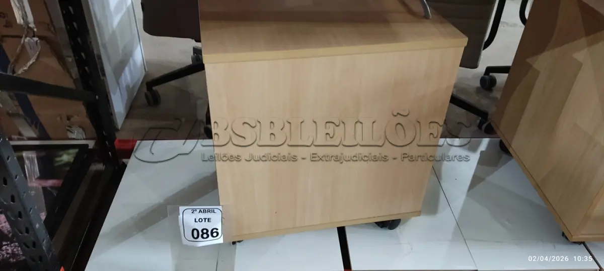 LOTE 086 - 01 GAVETEIRO EM MADEIRA NA COR BEGE CLARO COM 03 GAVETAS. (NO ESTADO) ATENÇÃO! FAZER A VISITAÇÃO ANTES DE ARREMATAR, NÃO SABEMOS SE FUNCIONA, LEILÃO NÃO TEM GARANTIA E NEM DEVOLUÇÃO, SUJEITO A POSSÍVEIS AVARIAS VISÍVEIS/OCULTAS E/OU AUSÊNCIA DE COMPONENTES.