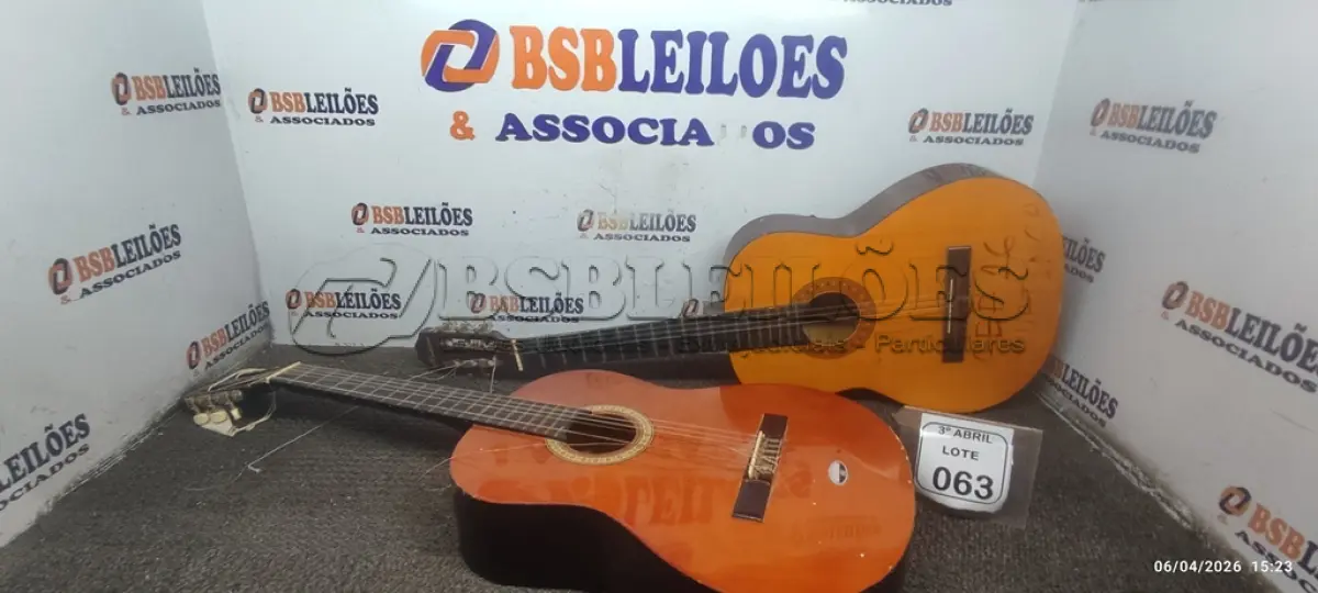 LOTE 063 - 02 VIOLÕES MARCAS SUZUKI E KASHIMA. (NO ESTADO) ATENÇÃO! FAZER A VISITAÇÃO ANTES DE ARREMATAR, NÃO SABEMOS SE FUNCIONA, LEILÃO NÃO TEM GARANTIA E NEM DEVOLUÇÃO, SUJEITO A POSSÍVEIS AVARIAS VISÍVEIS/OCULTAS E/OU AUSÊNCIA DE COMPONENTES.