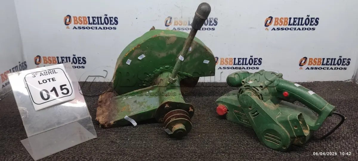 LOTE 015 - 01 CABEÇA PARA POLICORTE E 01 LIXADEIRA DE FITA. (NO ESTADO) ATENÇÃO! FAZER A VISITAÇÃO ANTES DE ARREMATAR, NÃO SABEMOS SE FUNCIONA, LEILÃO NÃO TEM GARANTIA E NEM DEVOLUÇÃO, SUJEITO A POSSÍVEIS AVARIAS VISÍVEIS/OCULTAS E/OU AUSÊNCIA DE COMPONENTES.