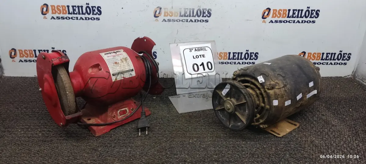 LOTE 010 - 01 MOTOR ELÉTRICO, 6,15/3A E 01 ESMERILHADEIRA DE BANCADA 3100 RPM. (NO ESTADO) ATENÇÃO! FAZER A VISITAÇÃO ANTES DE ARREMATAR, NÃO SABEMOS SE FUNCIONA, LEILÃO NÃO TEM GARANTIA E NEM DEVOLUÇÃO, SUJEITO A POSSÍVEIS AVARIAS VISÍVEIS/OCULTAS E/OU AUSÊNCIA DE COMPONENTES.