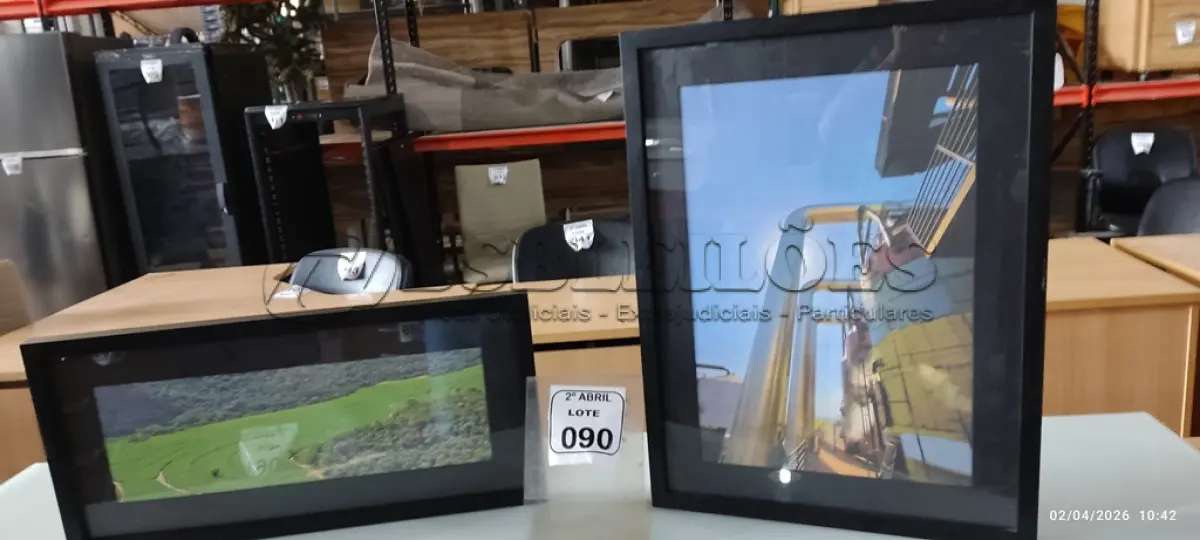LOTE 090 - 02 QUADROS PEQUENOS DECORATIVOS. (NO ESTADO) ATENÇÃO! FAZER A VISITAÇÃO ANTES DE ARREMATAR, NÃO SABEMOS SE FUNCIONA, LEILÃO NÃO TEM GARANTIA E NEM DEVOLUÇÃO, SUJEITO A POSSÍVEIS AVARIAS VISÍVEIS/OCULTAS E/OU AUSÊNCIA DE COMPONENTES.