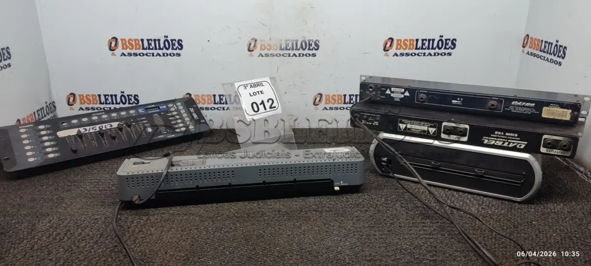 LOTE 012 - 01 EQUALIZADOR MODELO EQW 152 MARCA DATREL, 01 LAMINADORA MARCA AURORA, 01 PLASTIFICADORA MARCA COPIATIC, 01 CONTROLADORA MODELO DMX512 E 01 PROCESSADOR DE EFEITOS DE ÁUDIO MODELO OD200 MARCA ONEAL. (NO ESTADO) ATENÇÃO! FAZER A VISITAÇÃO ANTES DE ARREMATAR, NÃO SABEMOS SE FUNCIONA, LEILÃO NÃO TEM GARANTIA E NEM DEVOLUÇÃO, SUJEITO A POSSÍVEIS AVARIAS VISÍVEIS/OCULTAS E/OU AUSÊNCIA DE COMPONENTES.