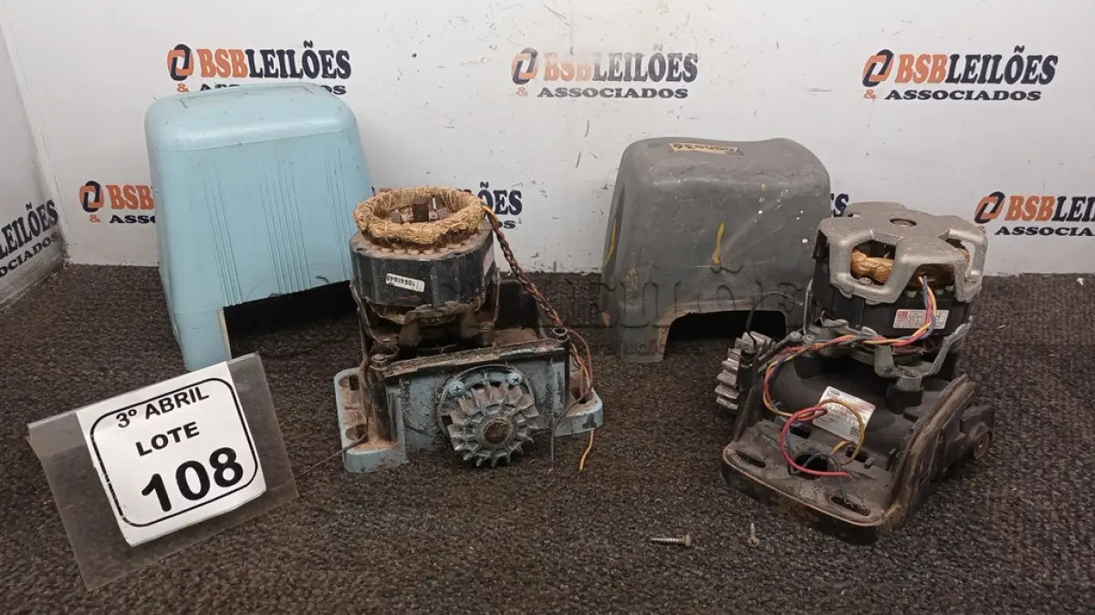 LOTE 108 - 02 MOTORES DE PORTÃO. (NO ESTADO) ATENÇÃO! FAZER A VISITAÇÃO ANTES DE ARREMATAR, NÃO SABEMOS SE FUNCIONA, LEILÃO NÃO TEM GARANTIA E NEM DEVOLUÇÃO, SUJEITO A POSSÍVEIS AVARIAS VISÍVEIS/OCULTAS E/OU AUSÊNCIA DE COMPONENTES.