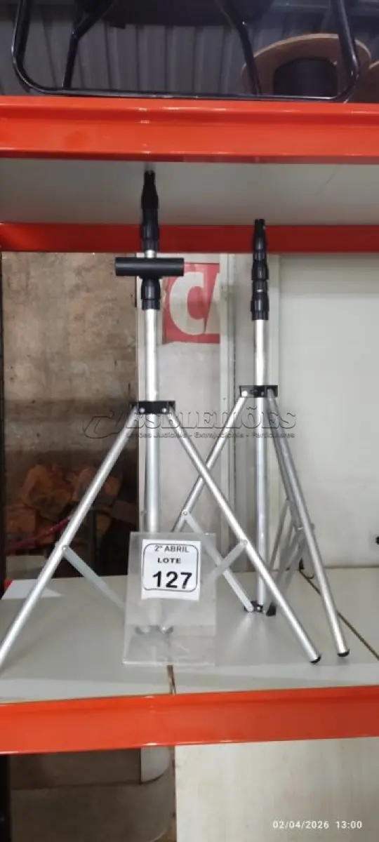 LOTE 127 - 02 TRIPÉS PARA BANNER. (NO ESTADO) ATENÇÃO! FAZER A VISITAÇÃO ANTES DE ARREMATAR, NÃO SABEMOS SE FUNCIONA, LEILÃO NÃO TEM GARANTIA E NEM DEVOLUÇÃO, SUJEITO A POSSÍVEIS AVARIAS VISÍVEIS/OCULTAS E/OU AUSÊNCIA DE COMPONENTES.