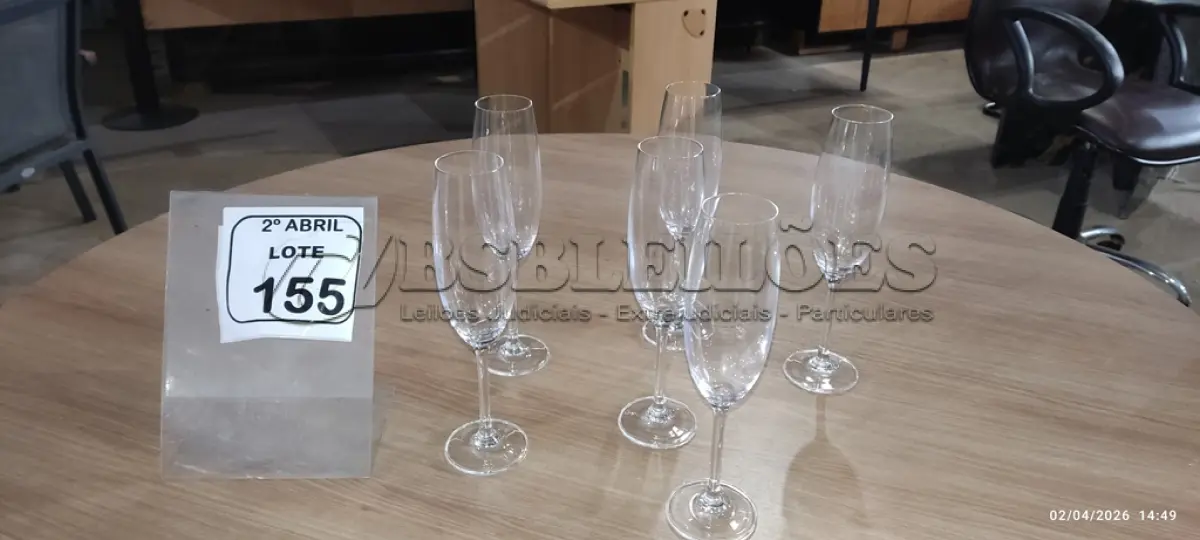 LOTE 155 - 06 TAÇAS DE CRISTAL PARA ESPUMANTE. (NO ESTADO) ATENÇÃO! FAZER A VISITAÇÃO ANTES DE ARREMATAR, NÃO SABEMOS SE FUNCIONA, LEILÃO NÃO TEM GARANTIA E NEM DEVOLUÇÃO, SUJEITO A POSSÍVEIS AVARIAS VISÍVEIS/OCULTAS E/OU AUSÊNCIA DE COMPONENTES.
