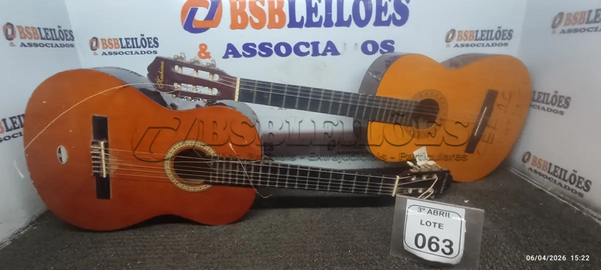 LOTE 063 - 02 VIOLÕES MARCAS SUZUKI E KASHIMA. (NO ESTADO) ATENÇÃO! FAZER A VISITAÇÃO ANTES DE ARREMATAR, NÃO SABEMOS SE FUNCIONA, LEILÃO NÃO TEM GARANTIA E NEM DEVOLUÇÃO, SUJEITO A POSSÍVEIS AVARIAS VISÍVEIS/OCULTAS E/OU AUSÊNCIA DE COMPONENTES.