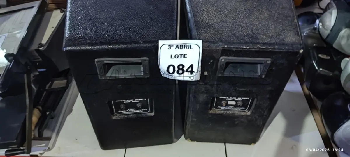 LOTE 084 -  02 CAIXAS DE SOM ALTO FALANTES MARCA MASTER. (NO ESTADO) ATENÇÃO! FAZER A VISITAÇÃO ANTES DE ARREMATAR, NÃO SABEMOS SE FUNCIONA, LEILÃO NÃO TEM GARANTIA E NEM DEVOLUÇÃO, SUJEITO A POSSÍVEIS AVARIAS VISÍVEIS/OCULTAS E/OU AUSÊNCIA DE COMPONENTES.