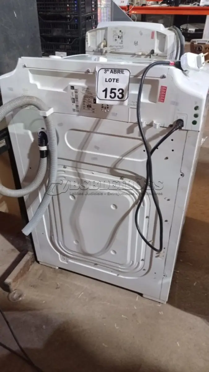 LOTE 153 - 01 MÁQUINA DE LAVAR ROUPAS 220V 12 KG MARCA ELECTROLUX. (NO ESTADO) ATENÇÃO! FAZER A VISITAÇÃO ANTES DE ARREMATAR, NÃO SABEMOS SE FUNCIONA, LEILÃO NÃO TEM GARANTIA E NEM DEVOLUÇÃO, SUJEITO A POSSÍVEIS AVARIAS VISÍVEIS/OCULTAS E/OU AUSÊNCIA DE COMPONENTES.