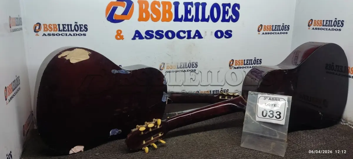 LOTE 033 - 02 VIOLÕES MARCA HEAD. (NO ESTADO) ATENÇÃO! FAZER A VISITAÇÃO ANTES DE ARREMATAR, NÃO SABEMOS SE FUNCIONA, LEILÃO NÃO TEM GARANTIA E NEM DEVOLUÇÃO, SUJEITO A POSSÍVEIS AVARIAS VISÍVEIS/OCULTAS E/OU AUSÊNCIA DE COMPONENTES.