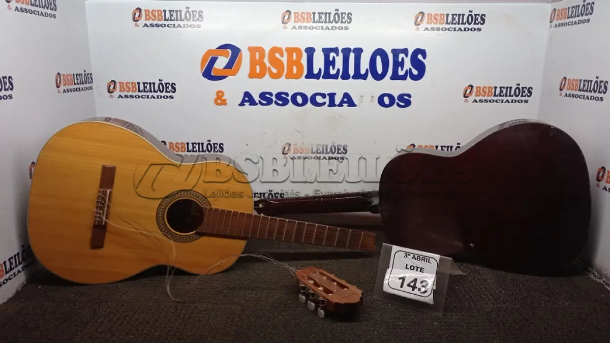 LOTE 143 - 02 VIOLÕES SENDO 01 COM AVARIAS. (NO ESTADO) ATENÇÃO! FAZER A VISITAÇÃO ANTES DE ARREMATAR, NÃO SABEMOS SE FUNCIONA, LEILÃO NÃO TEM GARANTIA E NEM DEVOLUÇÃO, SUJEITO A POSSÍVEIS AVARIAS VISÍVEIS/OCULTAS E/OU AUSÊNCIA DE COMPONENTES.