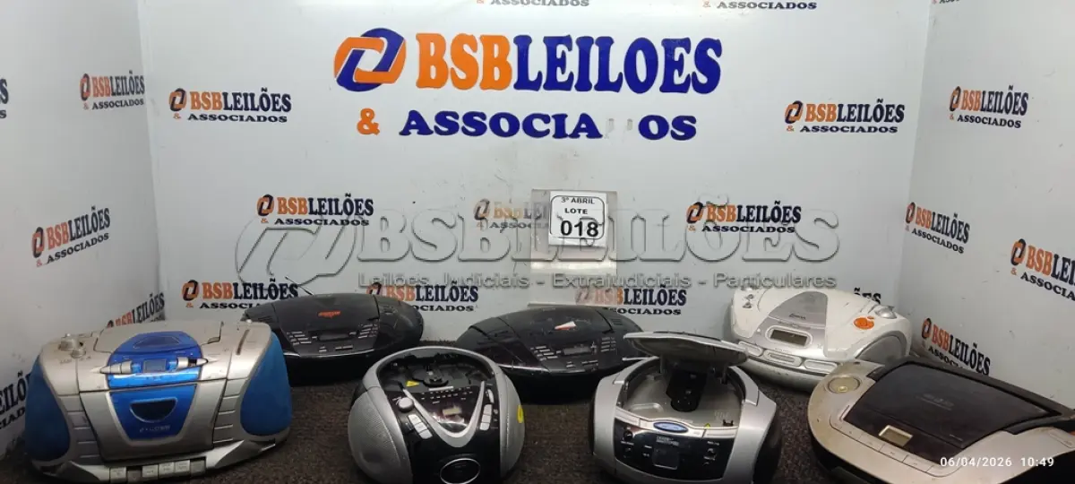 LOTE 018 - 07 APARELHOS DE SOM PORTÁTEIS DE MARCAS E MODELOS DIVERSOS. (NO ESTADO) ATENÇÃO! FAZER A VISITAÇÃO ANTES DE ARREMATAR, NÃO SABEMOS SE FUNCIONA, LEILÃO NÃO TEM GARANTIA E NEM DEVOLUÇÃO, SUJEITO A POSSÍVEIS AVARIAS VISÍVEIS/OCULTAS E/OU AUSÊNCIA DE COMPONENTES.