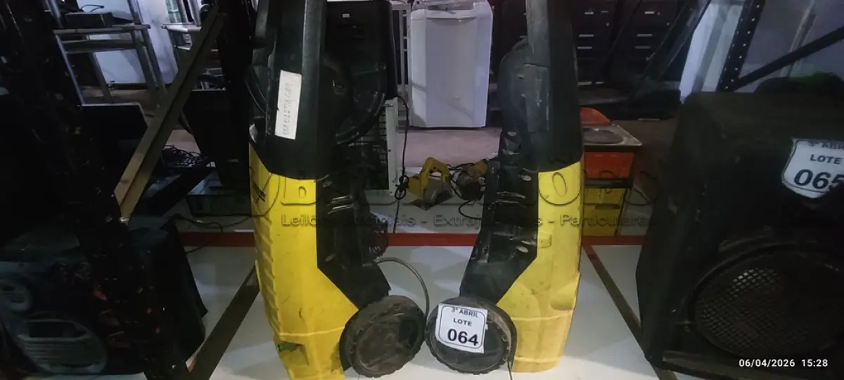 LOTE 064 - 02 LAVADORAS DE ALTA PRESSÃO INCOMPLETAS MARCA KARCHER. (NO ESTADO) ATENÇÃO! FAZER A VISITAÇÃO ANTES DE ARREMATAR, NÃO SABEMOS SE FUNCIONA, LEILÃO NÃO TEM GARANTIA E NEM DEVOLUÇÃO, SUJEITO A POSSÍVEIS AVARIAS VISÍVEIS/OCULTAS E/OU AUSÊNCIA DE COMPONENTES.