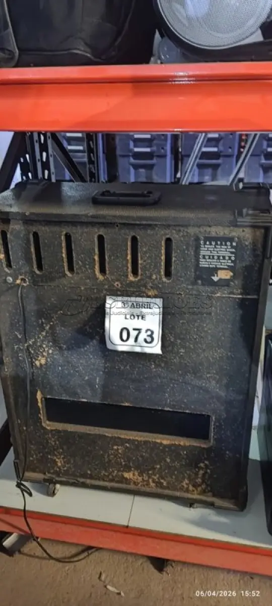 LOTE 073 - 01 CAIXA DE SOM AMPLIFICADORA MODELO PCR 200 MARCA CICLOTRON. (NO ESTADO) ATENÇÃO! FAZER A VISITAÇÃO ANTES DE ARREMATAR, NÃO SABEMOS SE FUNCIONA, LEILÃO NÃO TEM GARANTIA E NEM DEVOLUÇÃO, SUJEITO A POSSÍVEIS AVARIAS VISÍVEIS/OCULTAS E/OU AUSÊNCIA DE COMPONENTES.