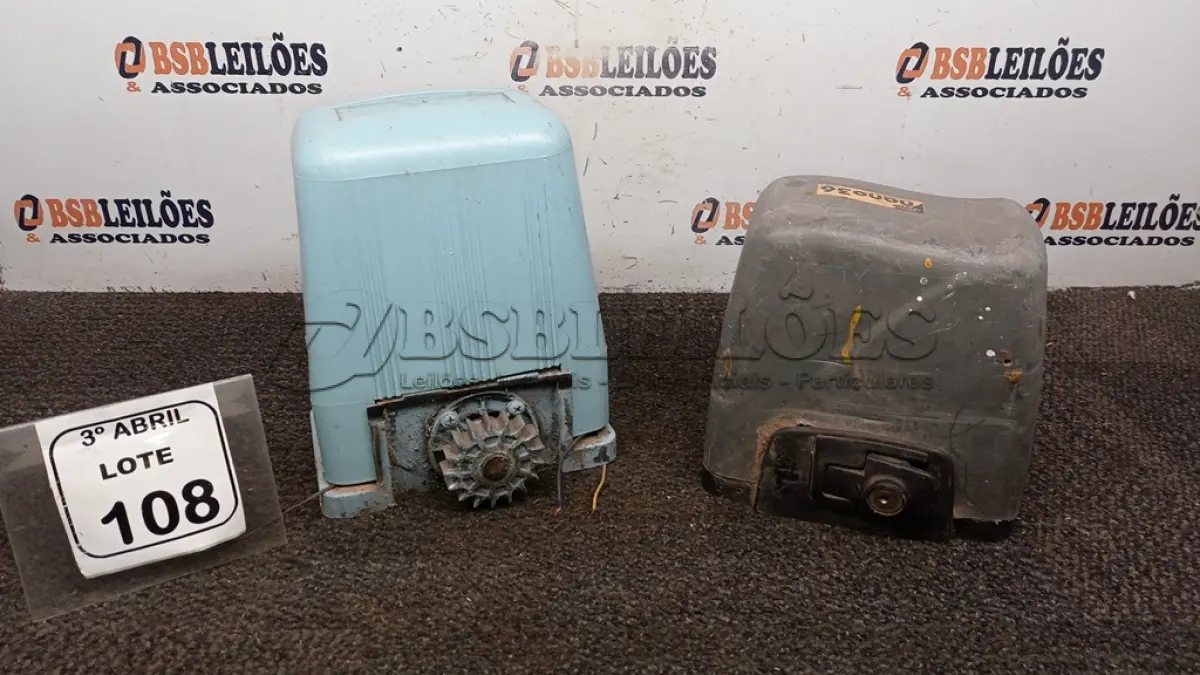 LOTE 108 - 02 MOTORES DE PORTÃO. (NO ESTADO) ATENÇÃO! FAZER A VISITAÇÃO ANTES DE ARREMATAR, NÃO SABEMOS SE FUNCIONA, LEILÃO NÃO TEM GARANTIA E NEM DEVOLUÇÃO, SUJEITO A POSSÍVEIS AVARIAS VISÍVEIS/OCULTAS E/OU AUSÊNCIA DE COMPONENTES.