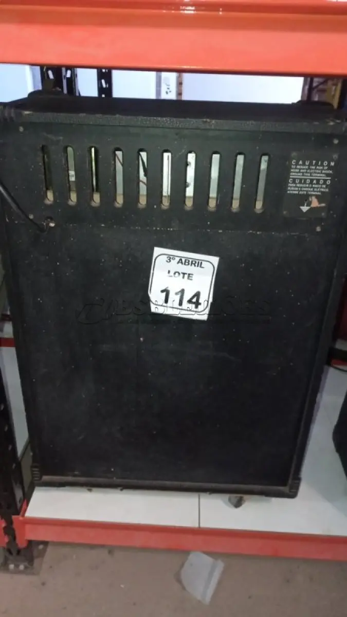 LOTE 114 - 01 CAIXA DE SOM AMPLIFICADORA MODELO PRC 360 CICLOTRON. (NO ESTADO) ATENÇÃO! FAZER A VISITAÇÃO ANTES DE ARREMATAR, NÃO SABEMOS SE FUNCIONA, LEILÃO NÃO TEM GARANTIA E NEM DEVOLUÇÃO, SUJEITO A POSSÍVEIS AVARIAS VISÍVEIS/OCULTAS E/OU AUSÊNCIA DE COMPONENTES.