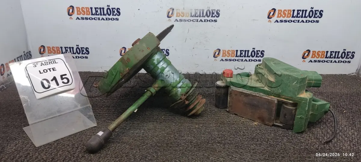 LOTE 015 - 01 CABEÇA PARA POLICORTE E 01 LIXADEIRA DE FITA. (NO ESTADO) ATENÇÃO! FAZER A VISITAÇÃO ANTES DE ARREMATAR, NÃO SABEMOS SE FUNCIONA, LEILÃO NÃO TEM GARANTIA E NEM DEVOLUÇÃO, SUJEITO A POSSÍVEIS AVARIAS VISÍVEIS/OCULTAS E/OU AUSÊNCIA DE COMPONENTES.
