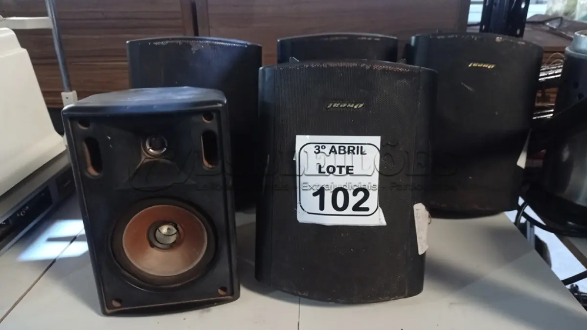 LOTE 102 - 05 CAIXAS DE SOM AMBIENTE O’NEAL. (NO ESTADO) ATENÇÃO! FAZER A VISITAÇÃO ANTES DE ARREMATAR, NÃO SABEMOS SE FUNCIONA, LEILÃO NÃO TEM GARANTIA E NEM DEVOLUÇÃO, SUJEITO A POSSÍVEIS AVARIAS VISÍVEIS/OCULTAS E/OU AUSÊNCIA DE COMPONENTES.