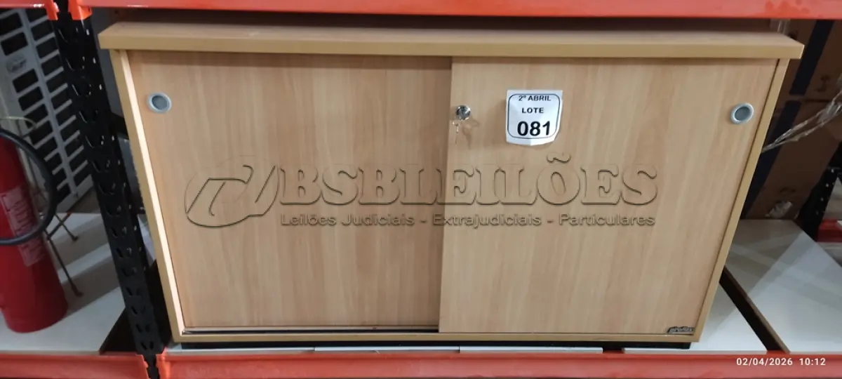 LOTE 081 - 01 ARMÁRIO BAIXO COM PORTAS DE CORRER EM MADEIRA. (NO ESTADO) ATENÇÃO! FAZER A VISITAÇÃO ANTES DE ARREMATAR, NÃO SABEMOS SE FUNCIONA, LEILÃO NÃO TEM GARANTIA E NEM DEVOLUÇÃO, SUJEITO A POSSÍVEIS AVARIAS VISÍVEIS/OCULTAS E/OU AUSÊNCIA DE COMPONENTES.