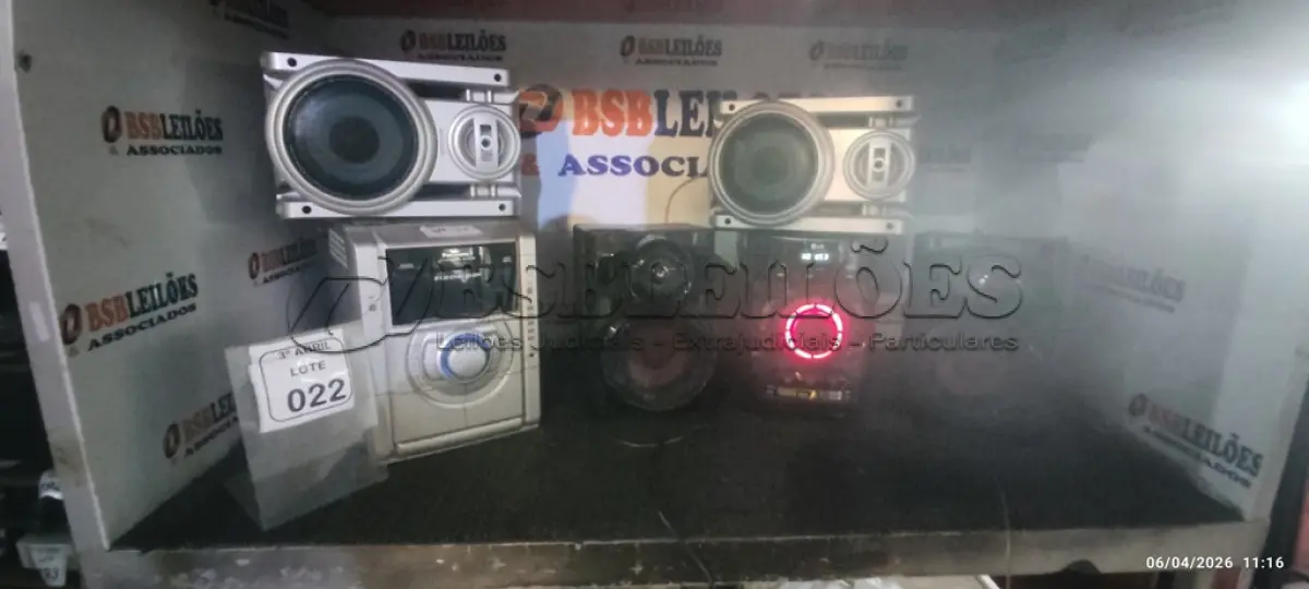 LOTE 022 - 02 MINIS SYSTEN COM 02 CAIXAS CADA MARCAS LG E PANASONIC. (NO ESTADO) ATENÇÃO! FAZER A VISITAÇÃO ANTES DE ARREMATAR, NÃO SABEMOS SE FUNCIONA, LEILÃO NÃO TEM GARANTIA E NEM DEVOLUÇÃO, SUJEITO A POSSÍVEIS AVARIAS VISÍVEIS/OCULTAS E/OU AUSÊNCIA DE COMPONENTES.
